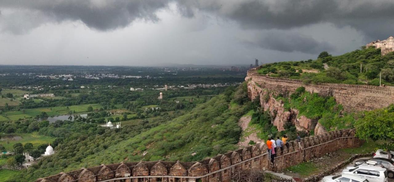 Chittorgarh Fort Haveli Bed and Breakfast Exteriör bild