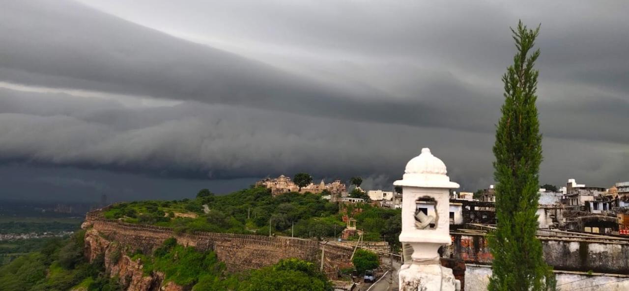 Chittorgarh Fort Haveli Bed and Breakfast Exteriör bild