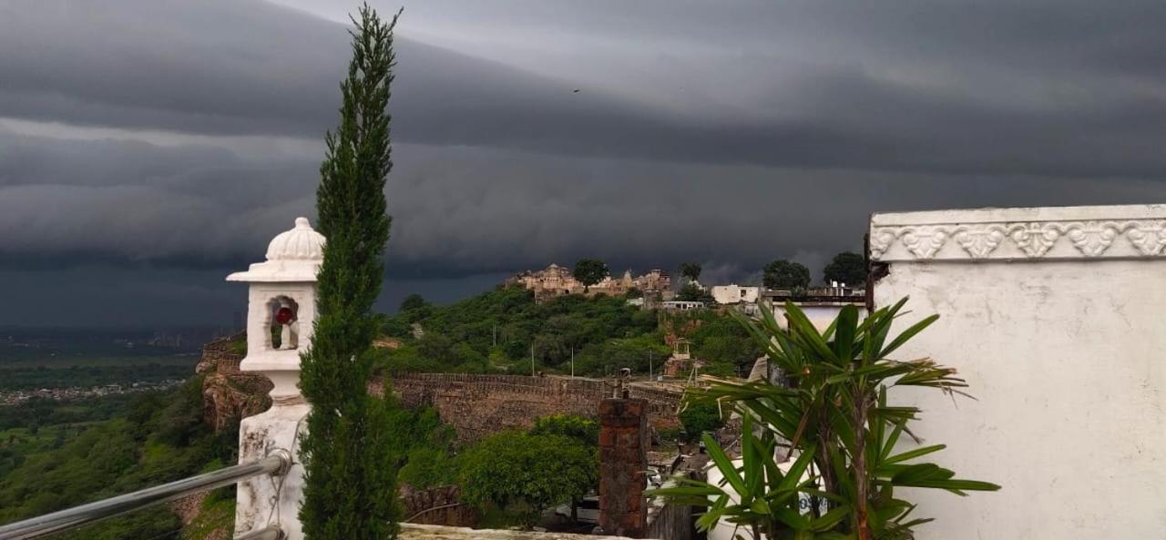 Chittorgarh Fort Haveli Bed and Breakfast Exteriör bild